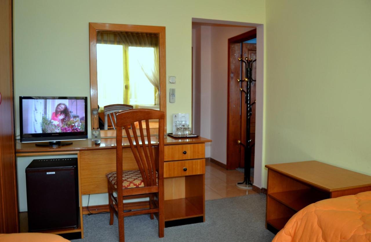 Kruja Hotel Tirana Esterno foto